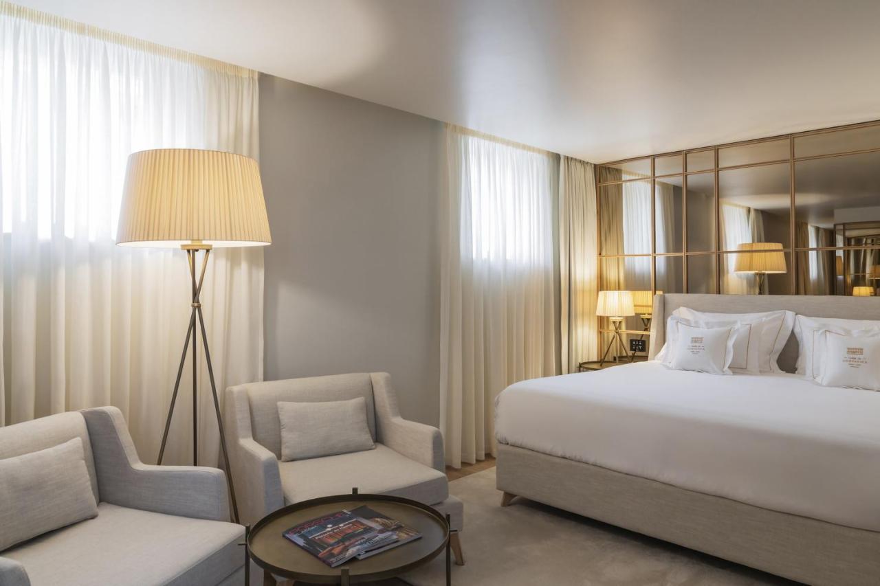 Suite mit Kingsize-Bett, Balkon und Blick auf die Kathedrale