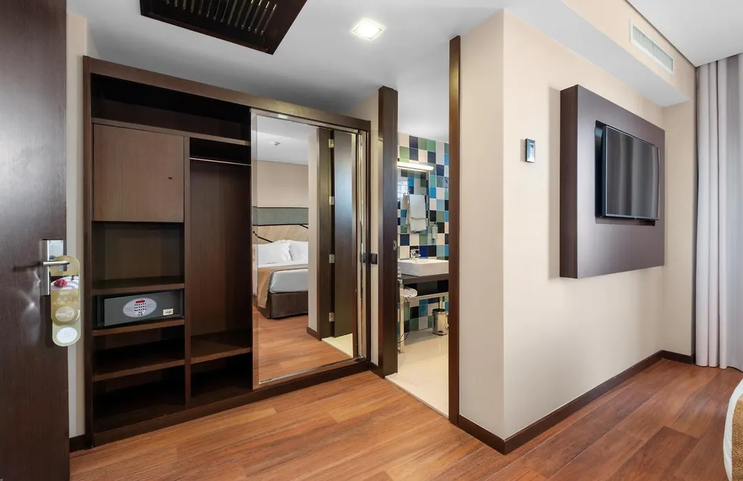 Axis Porto Business & Spa Hotel-1